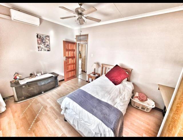 6 BEDROOM FREESTANDING FOR SALE IN MULBARTON